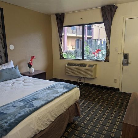 Southern Comfort Hotel Тълса Екстериор снимка